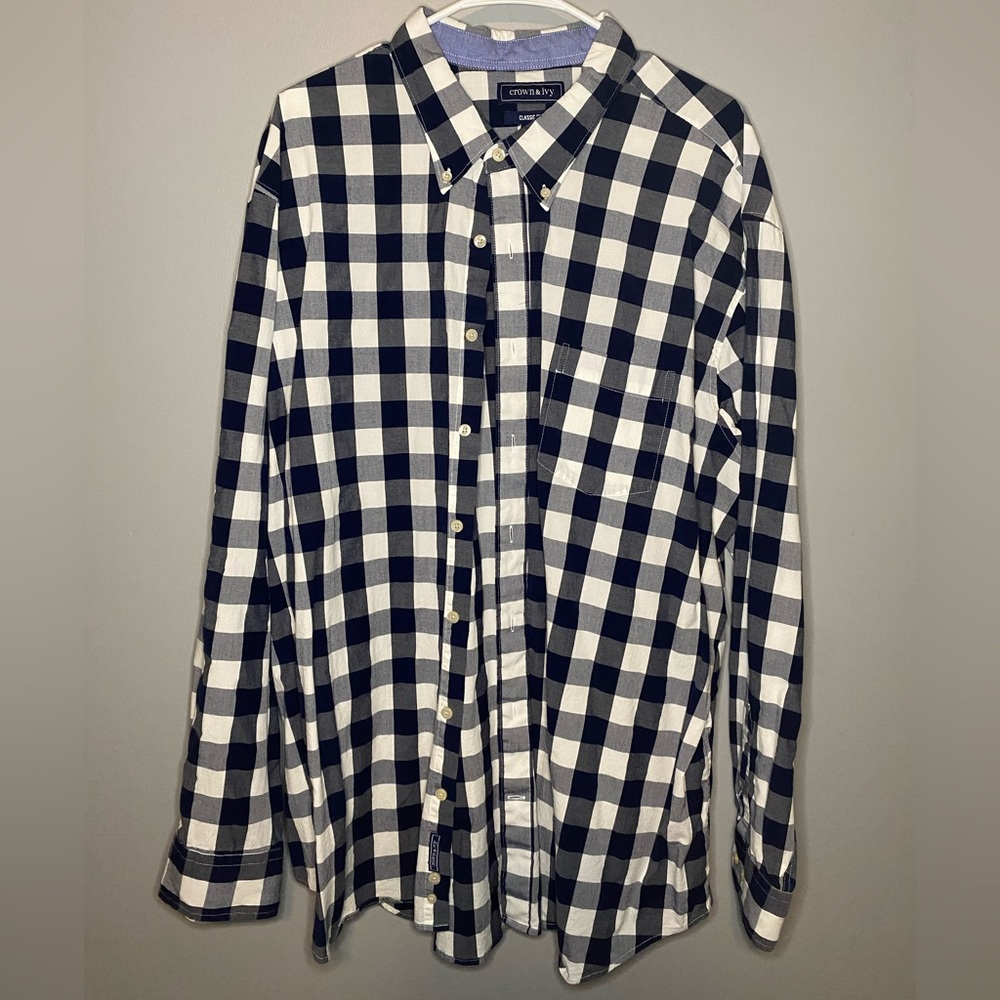 Crown & Ivy Classic Fit Long Sleeve Button Up Shirt